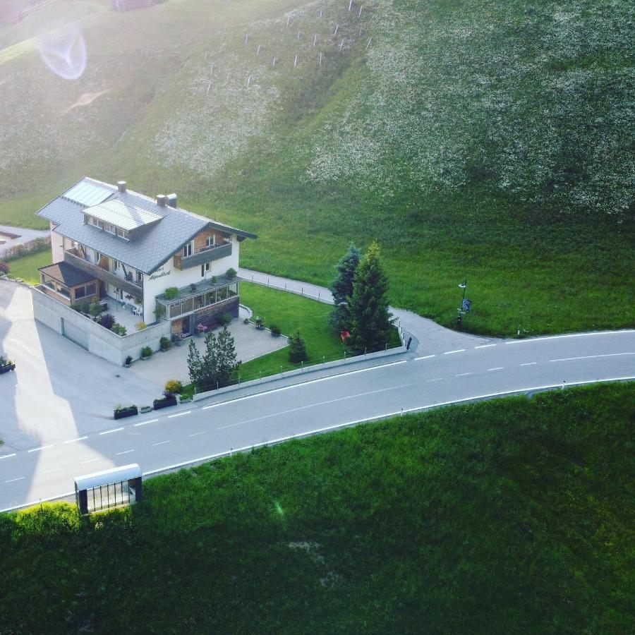 Haus Alpenblick Apartamento Schröcken Exterior foto