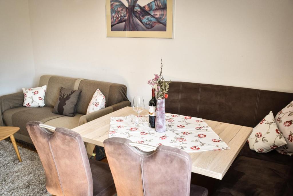 Haus Alpenblick Apartamento Schröcken Exterior foto