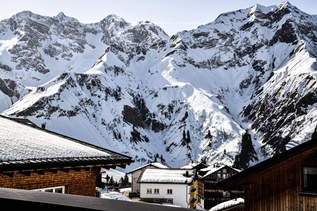 Haus Alpenblick Apartamento Schröcken Exterior foto
