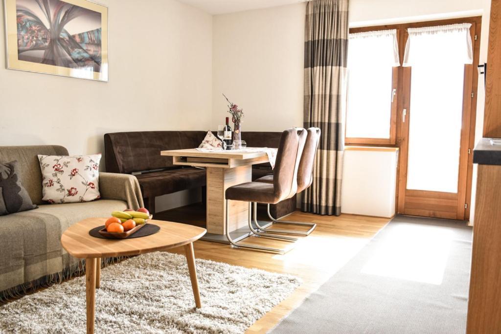 Haus Alpenblick Apartamento Schröcken Exterior foto